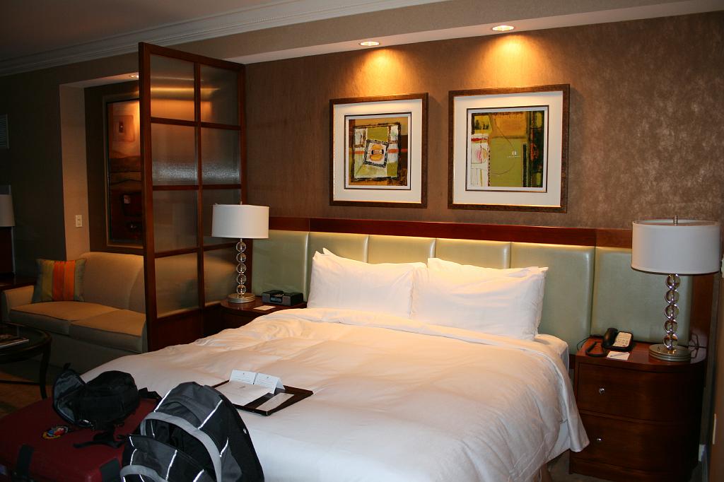 20081022 death valley 105.jpg - Las Vegas - Our big bed